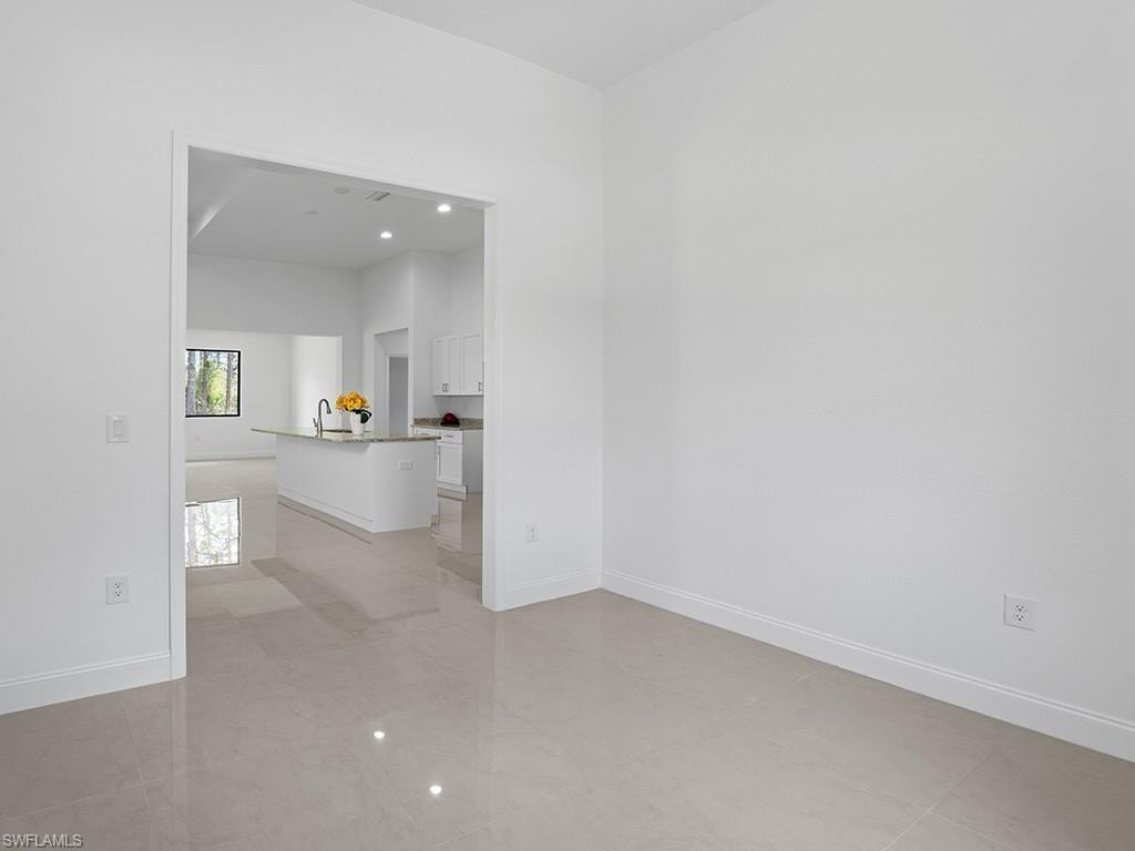 902 Williams AVE photo 31