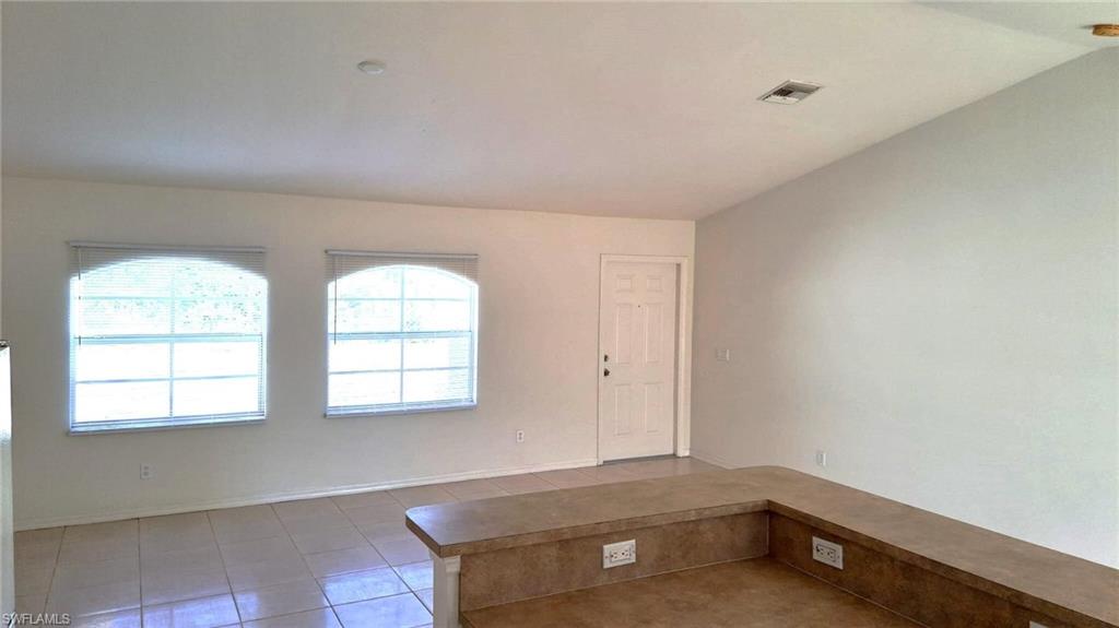 518 Kingsbury LN photo 8