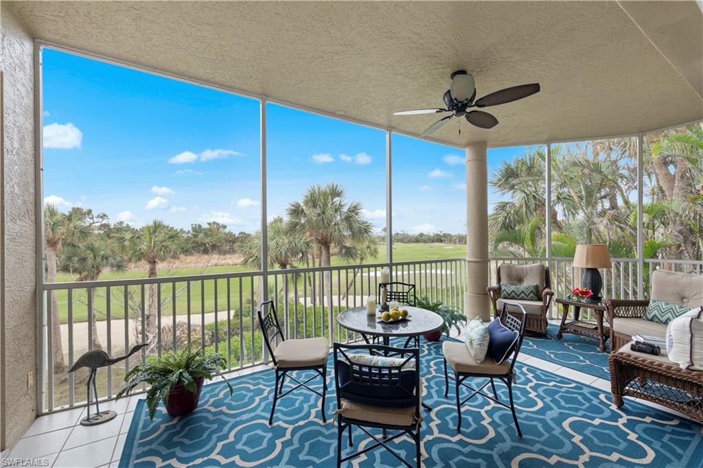 Sunroom / solarium with ceiling fan