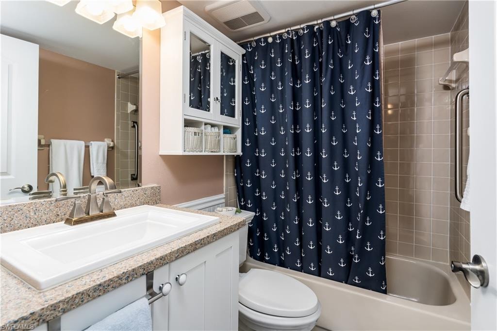 Guest bath with tub/shower