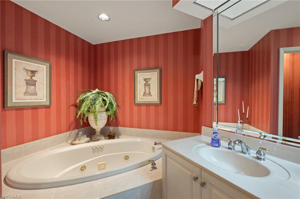 14811 Laguna DR 101 photo 17