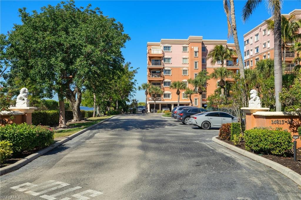 Harbor Place Entry