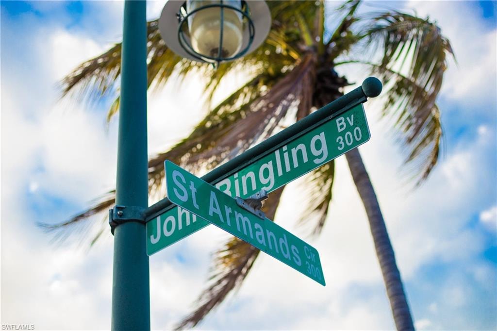 1212 Benjamin Franklin Drive is about 1.2 mi to St. Armands Circle