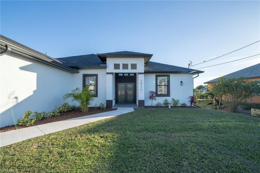 View of front of house featuring a front lawn
