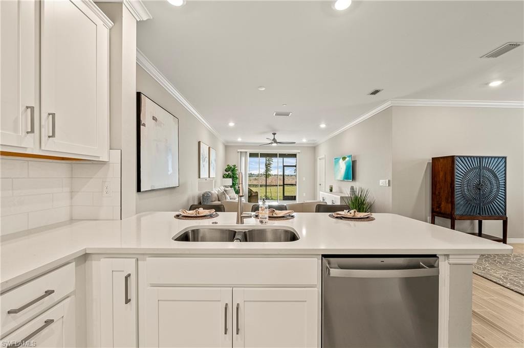 11821 Venetian Lagoon DR 104 photo 7