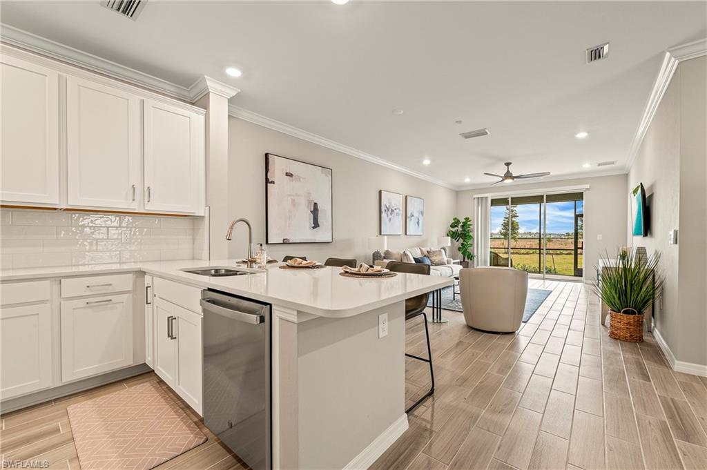 11821 Venetian Lagoon DR 104
