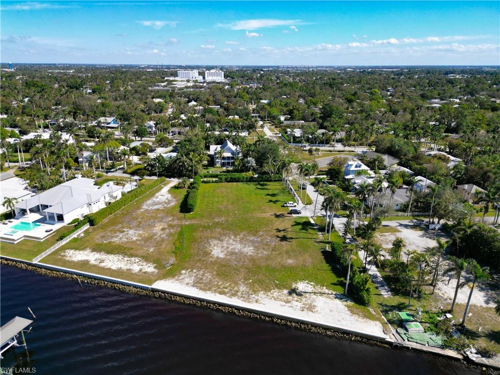 1301 Poinciana AVE