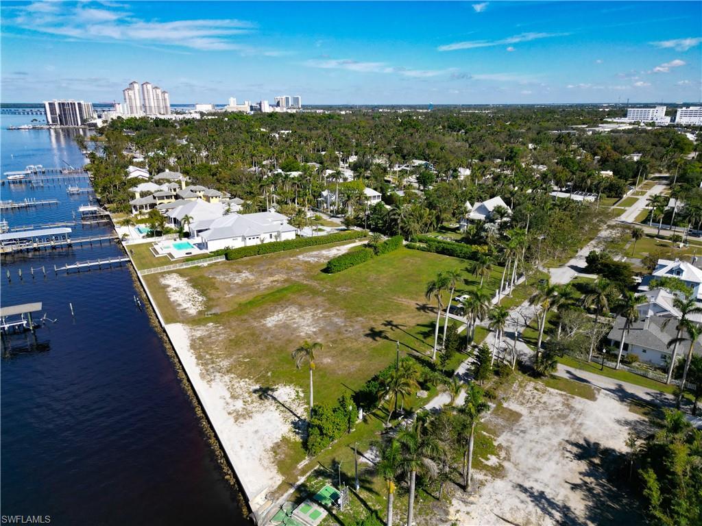 1301 Poinciana AVE