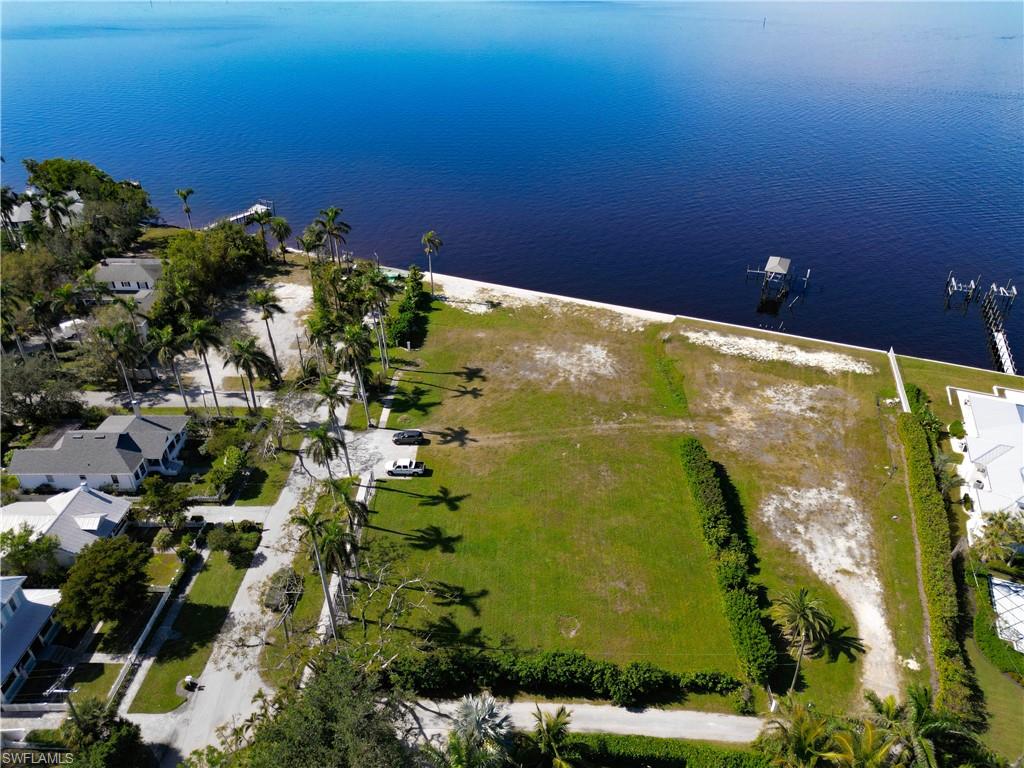 1301 Poinciana AVE