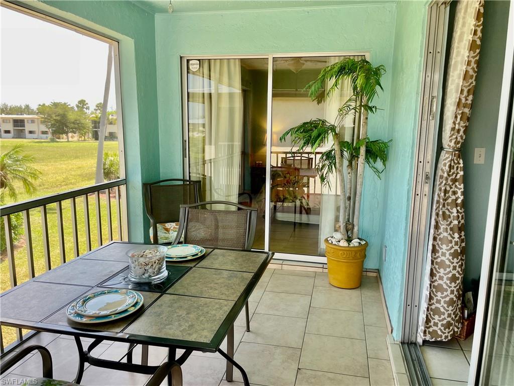 screened-in corner unit lanai