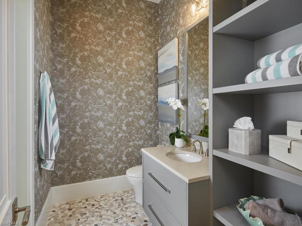 2075 Gordon DR E photo 23