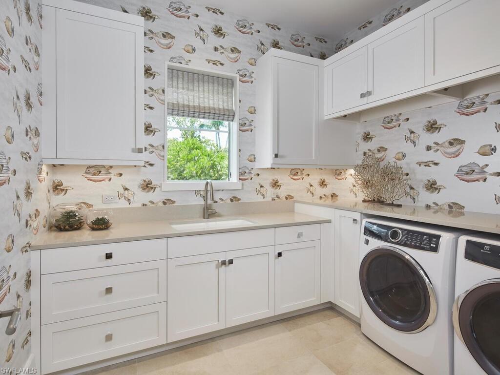 2075 Gordon DR E photo 22