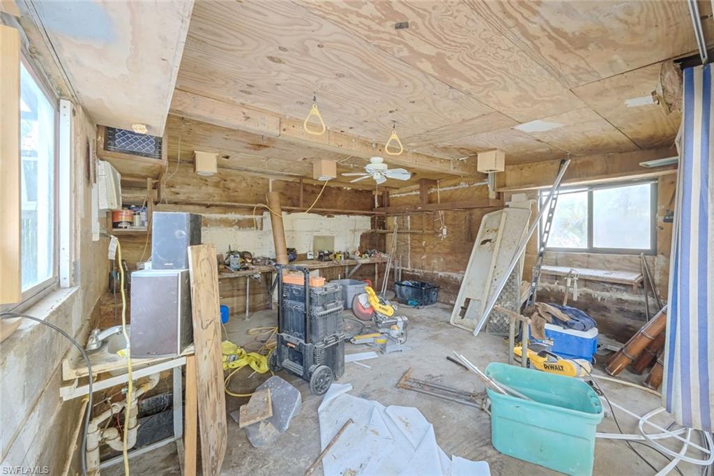 260 Sterling AVE photo 36