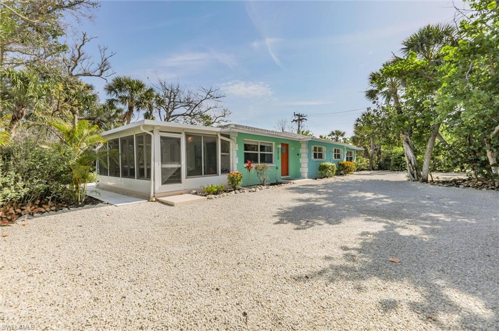 1012/1014 E Gulf DR
