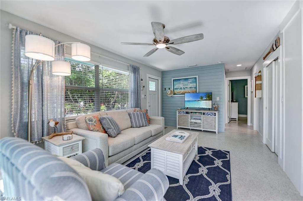 1012/1014 E Gulf DR