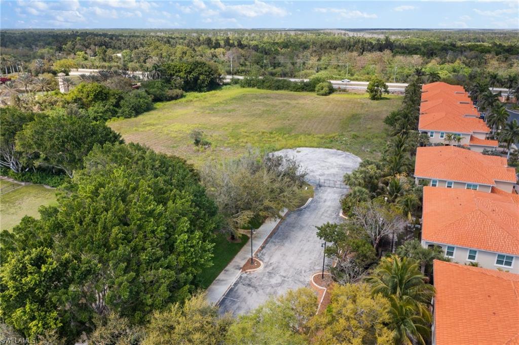Drone / aerial view with a view of trees
