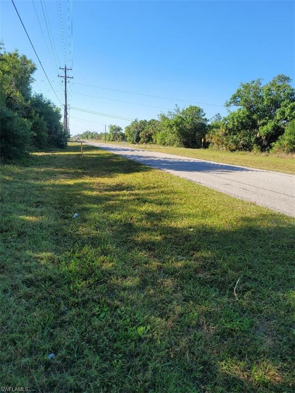 View of Everglades Blvd south.