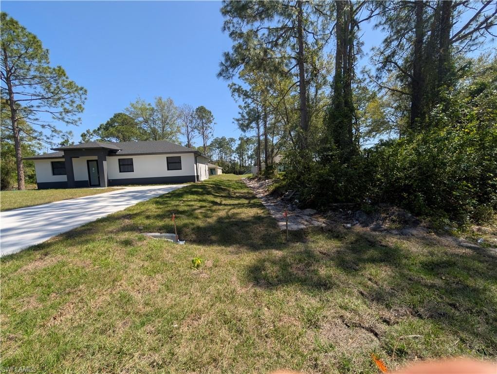 View of yard featuring driveway