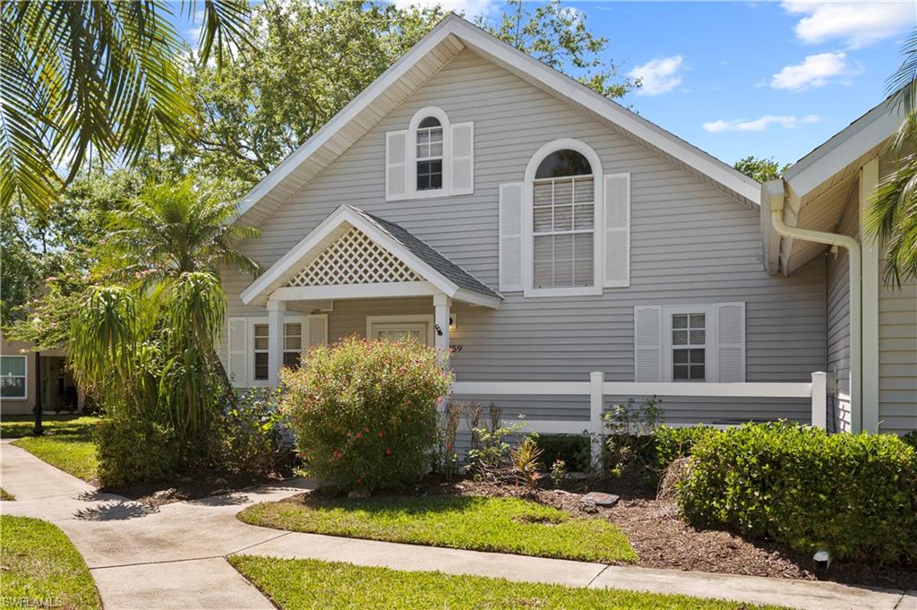 End Unit providing ample additional yard space