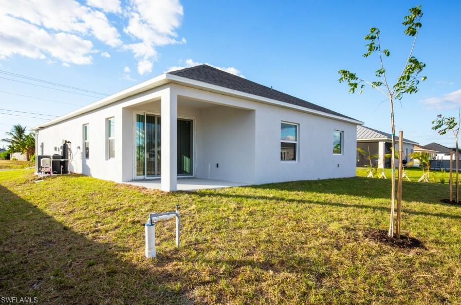 Covered Lanai with Spacious Backyard