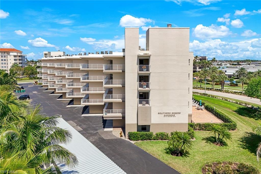 Come home to Southern Breeze Gardens on the sought after south end!