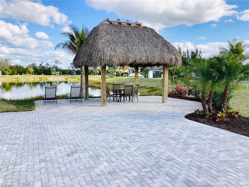 12x12 tiki hut with extended pavers