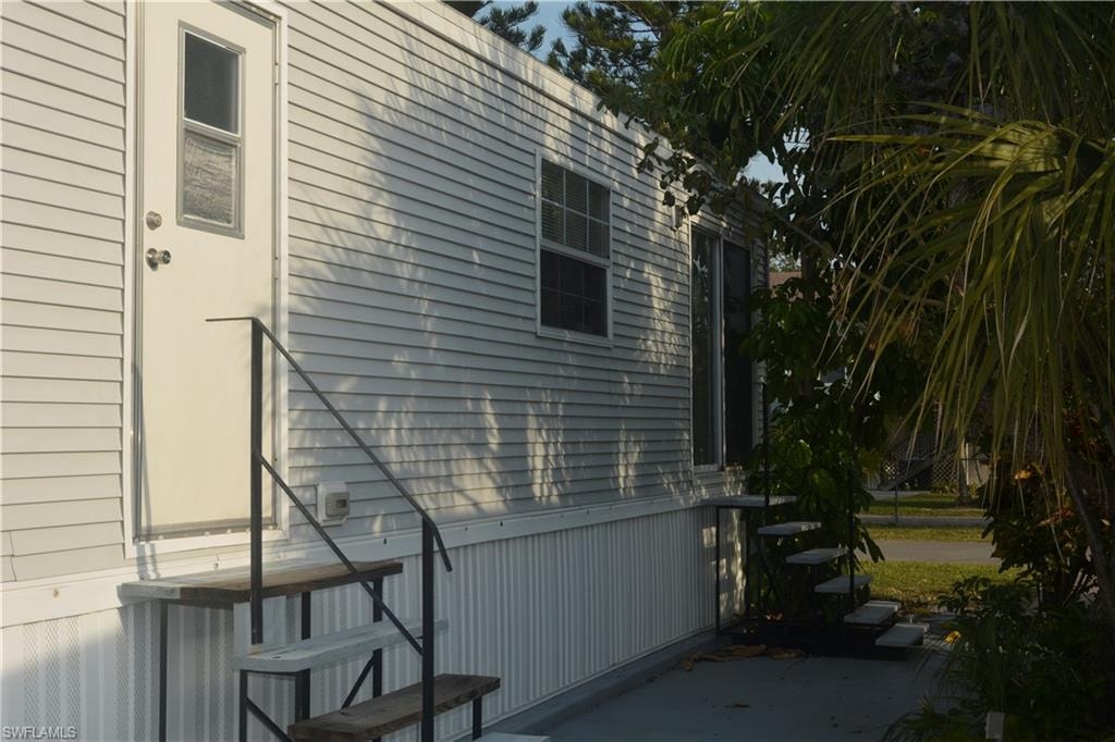View of home's exterior