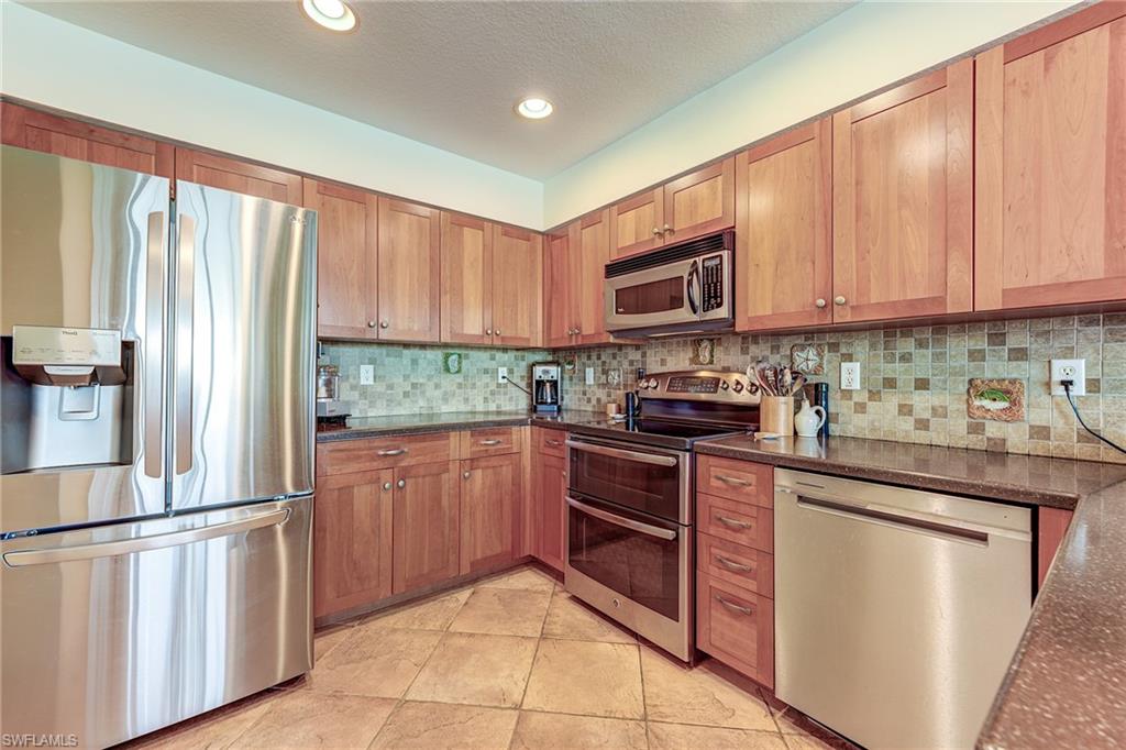 S/S kitchen with wood cabinitry