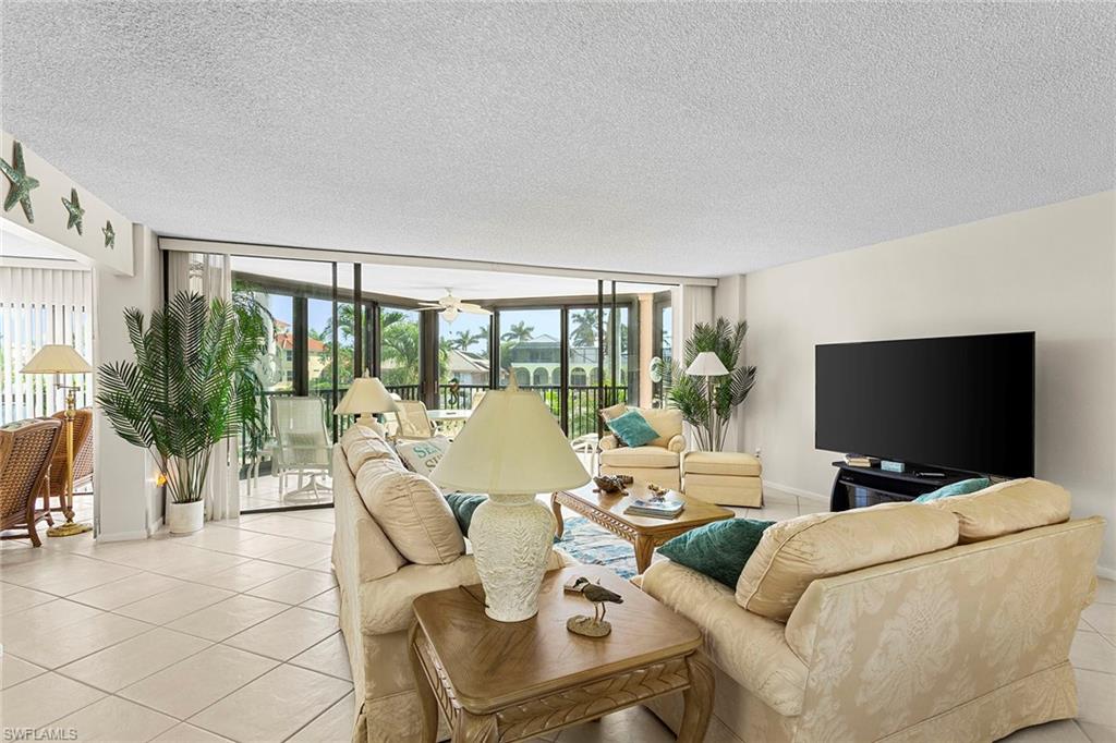 845 Collier CT 204