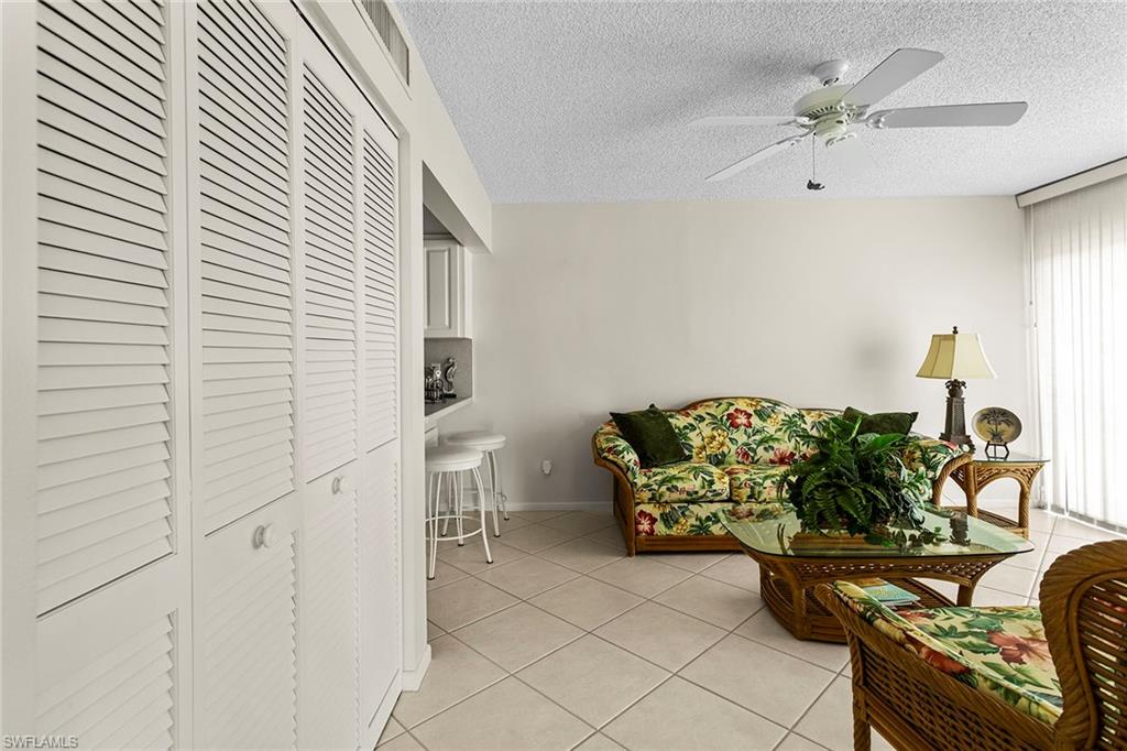 845 Collier CT 204 photo 14