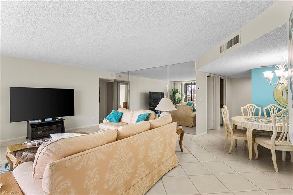 845 Collier CT 204