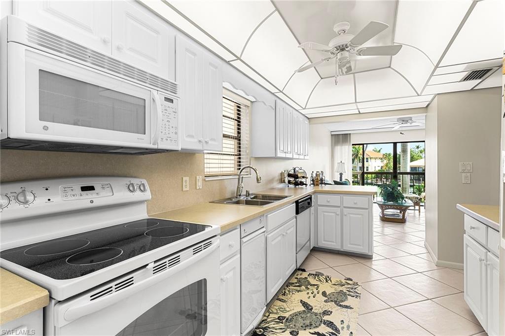 845 Collier CT 204 photo 8