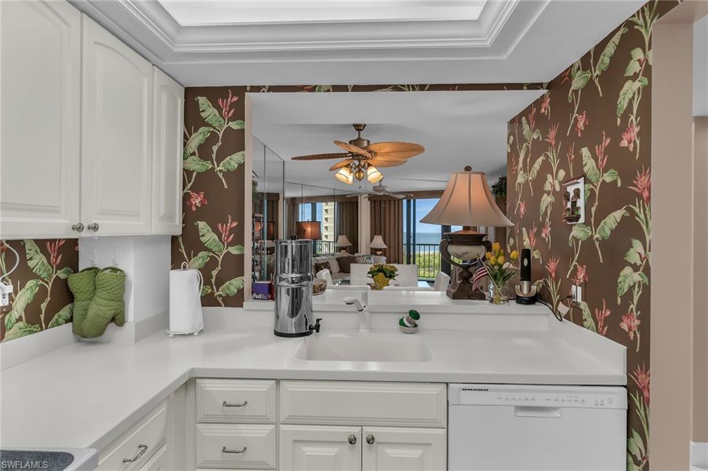 320 Seaview CT 1201