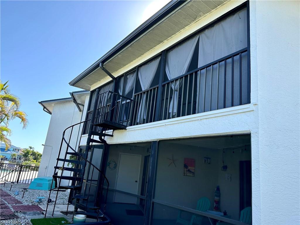 Large Screened Lanai with spiral stairs