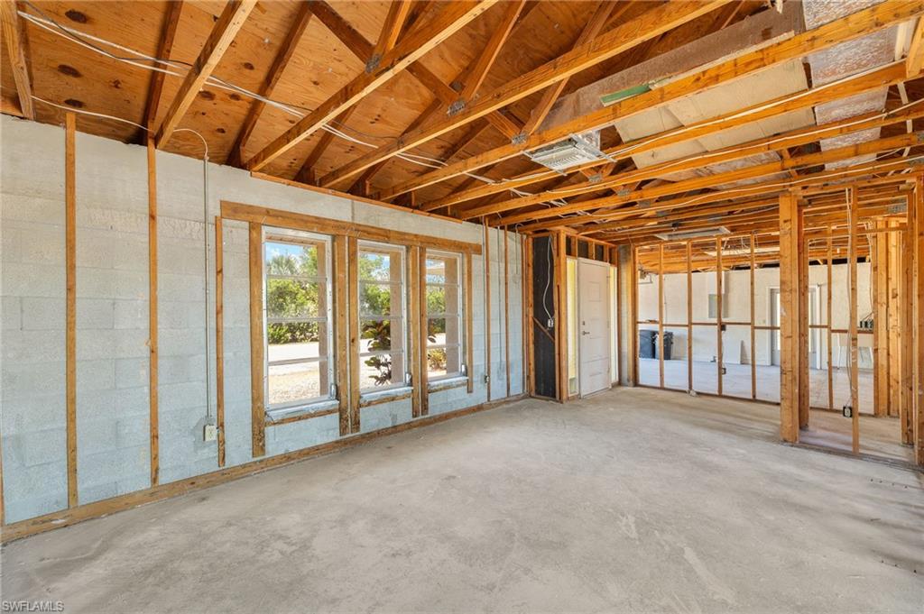 Entry/Living Room