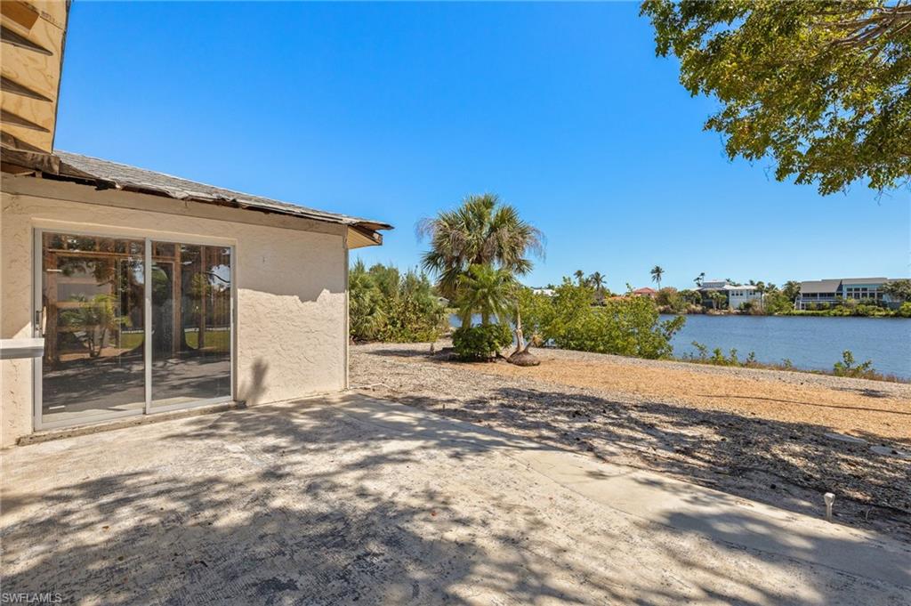 Backyard/Lake Views