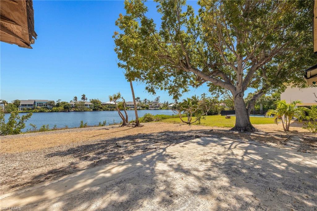 Backyard/Lake Views