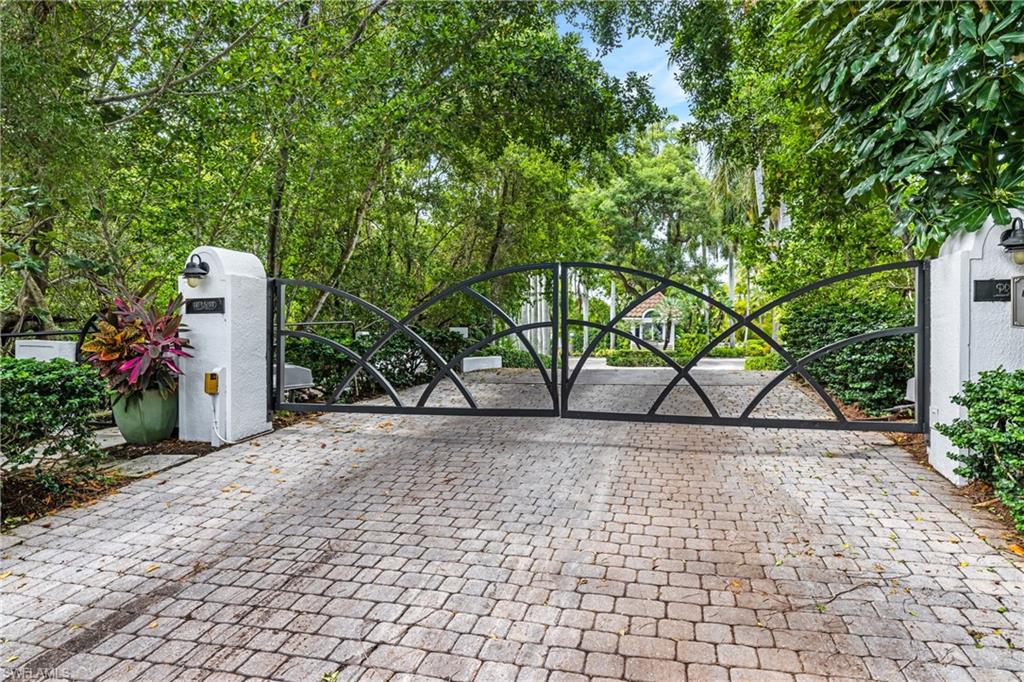 Kinzie Island private gate to assigned boat slip, pool, tennis/bocce across the street from condo