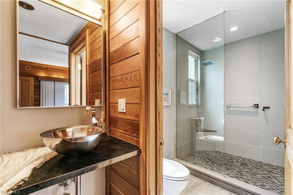 Main Floor Guest Ensuite Bathroom (1)