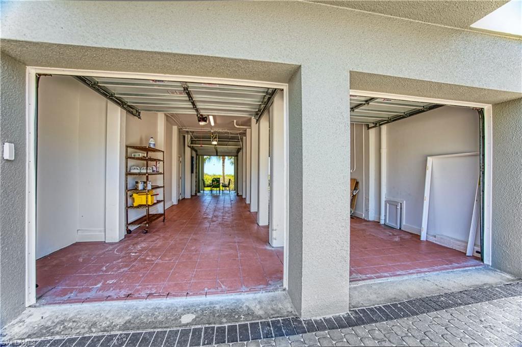 4-car tandem garage wi