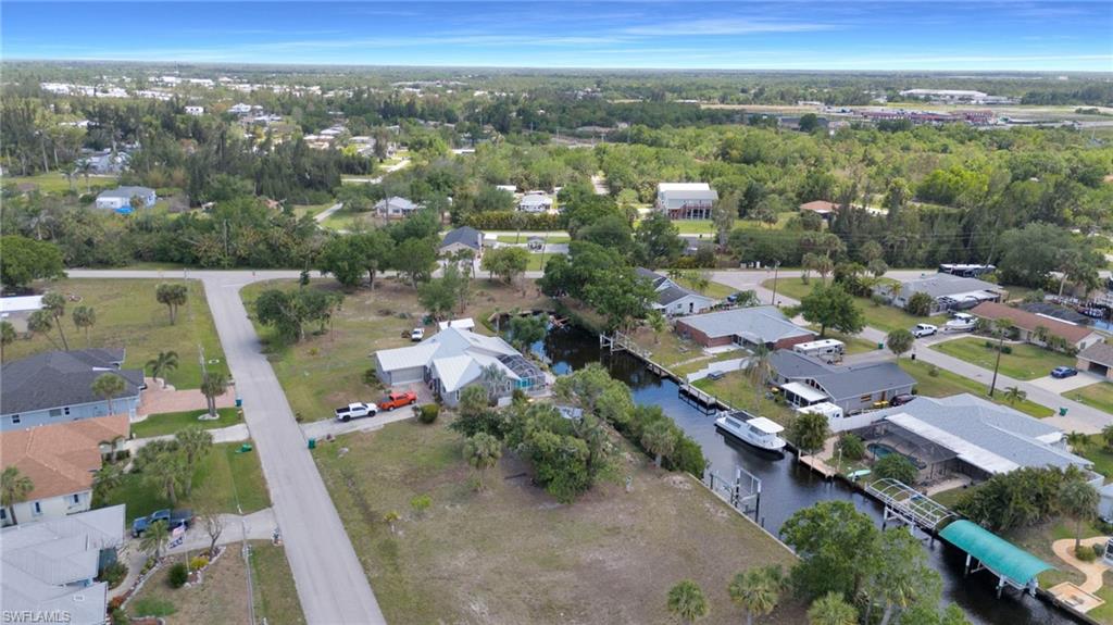 Bird's eye view featuring a residential view and a water view