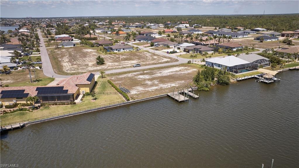 Bird's eye view featuring a residential view and a water view
