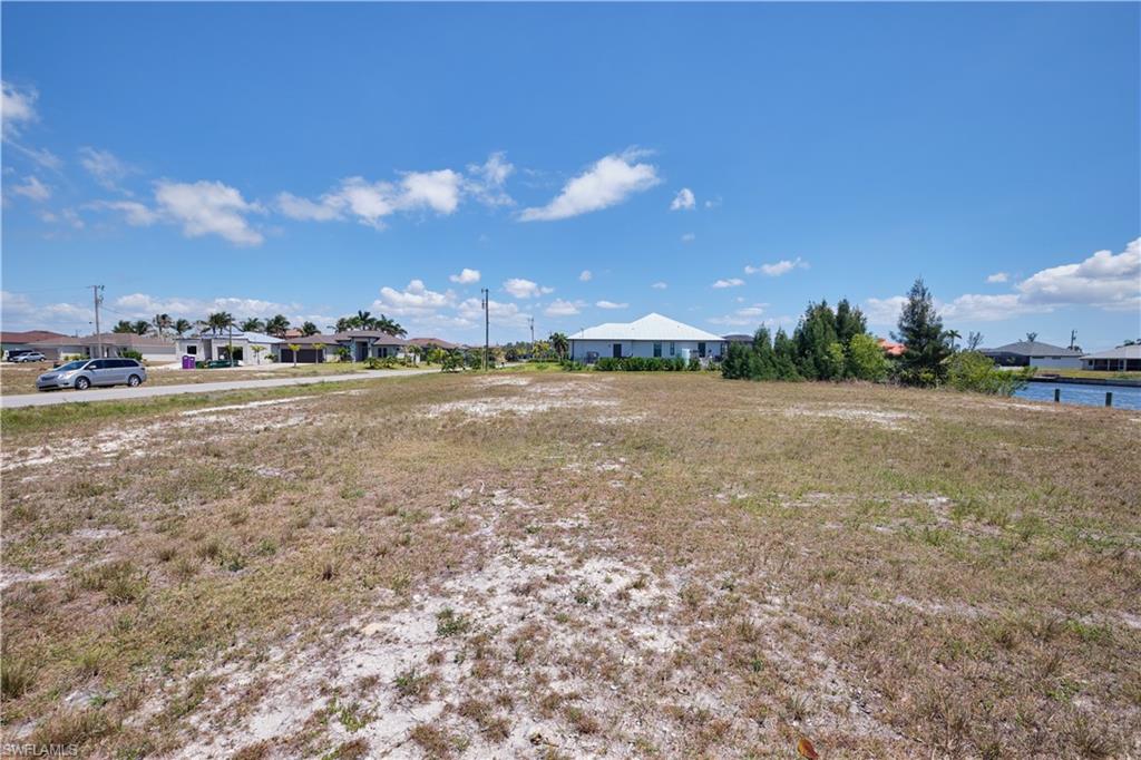 View of yard with a residential view