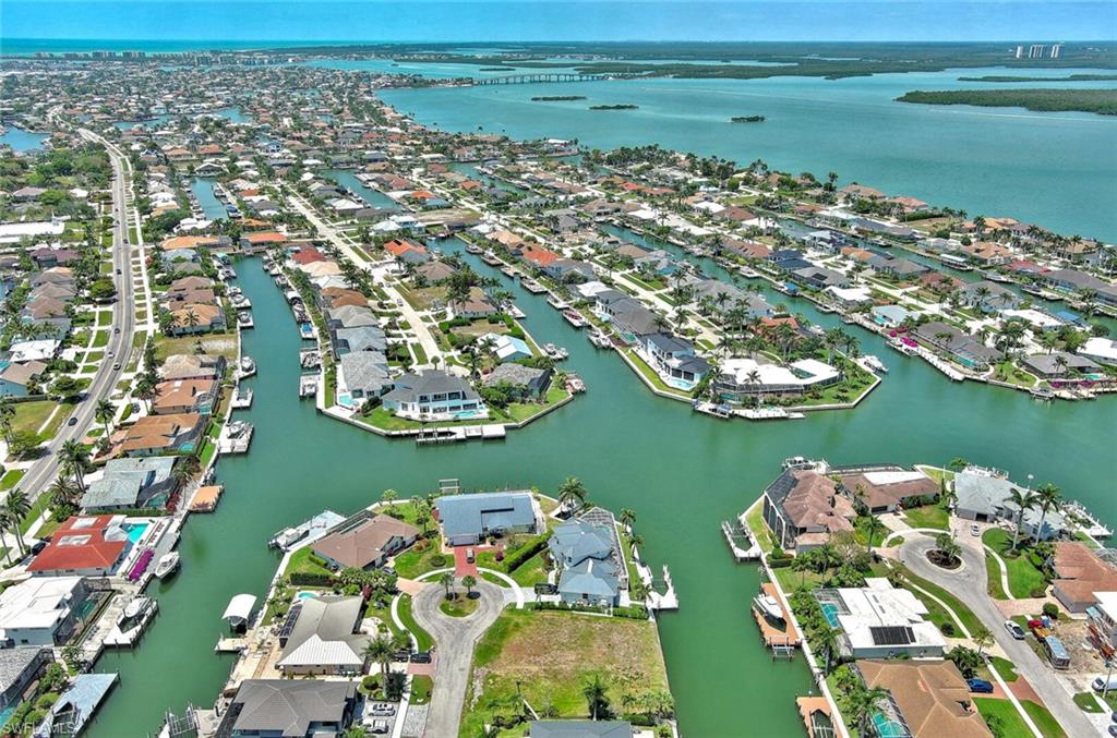 Bird's eye view featuring a residential view and a water view