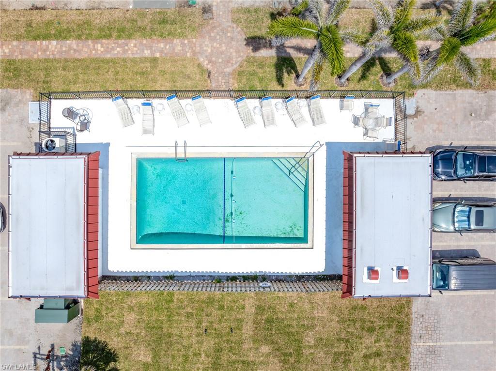 Birds eye view of property