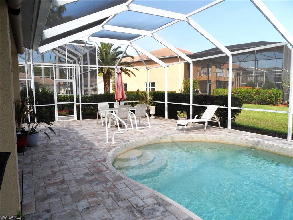 Extra large pool deck, screen enclosure