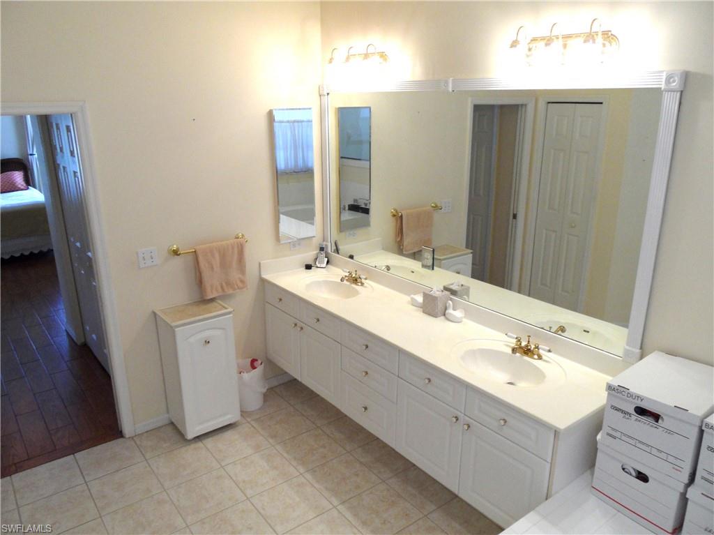 Dual vanity master bath