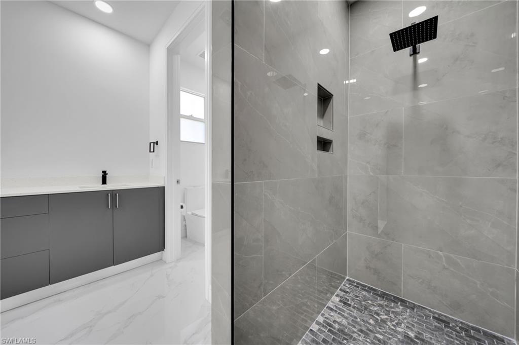 Full bath featuring visible vents, recessed lighting, marble finish floor, and baseboards