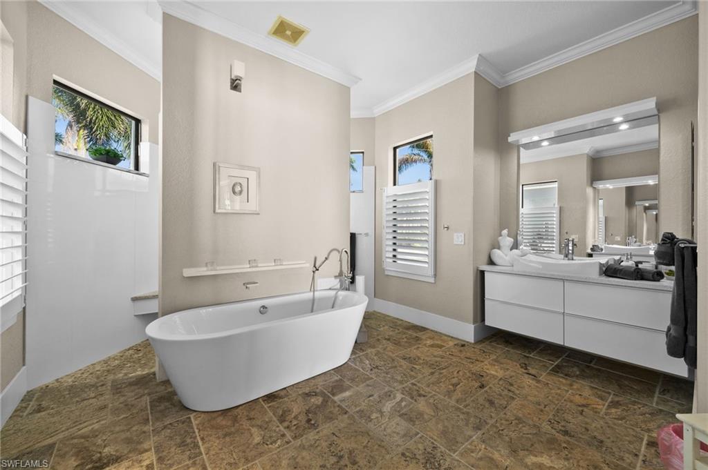 5625 Riverside DR photo 37