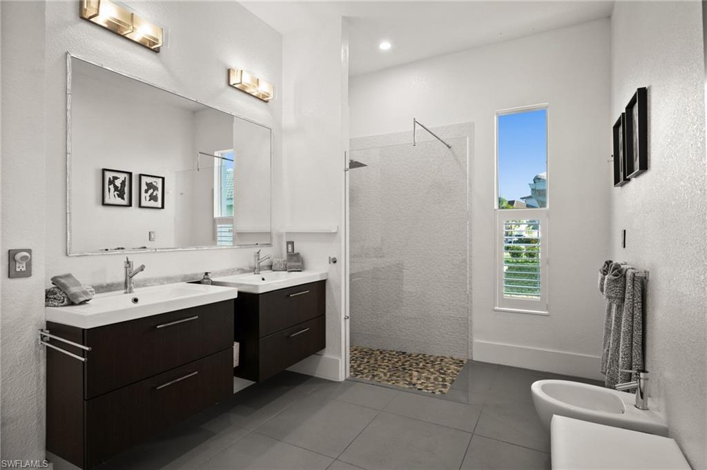 5625 Riverside DR photo 43